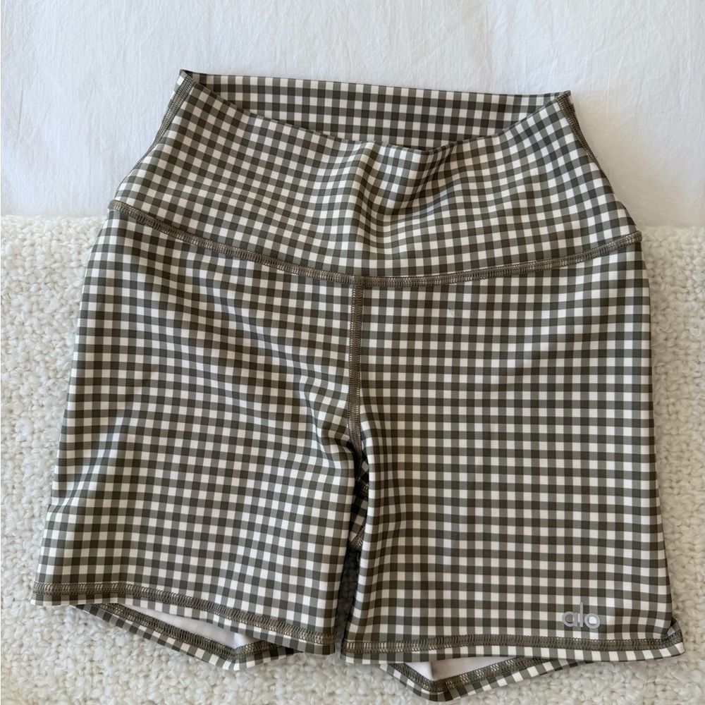 ALO Yoga Women's Gingham Airlift Bike shorts 5 in